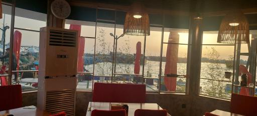 عکس کافه فست فود شب نشین