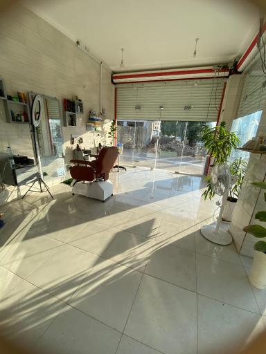 عکس پیرایشگاه امپراطور