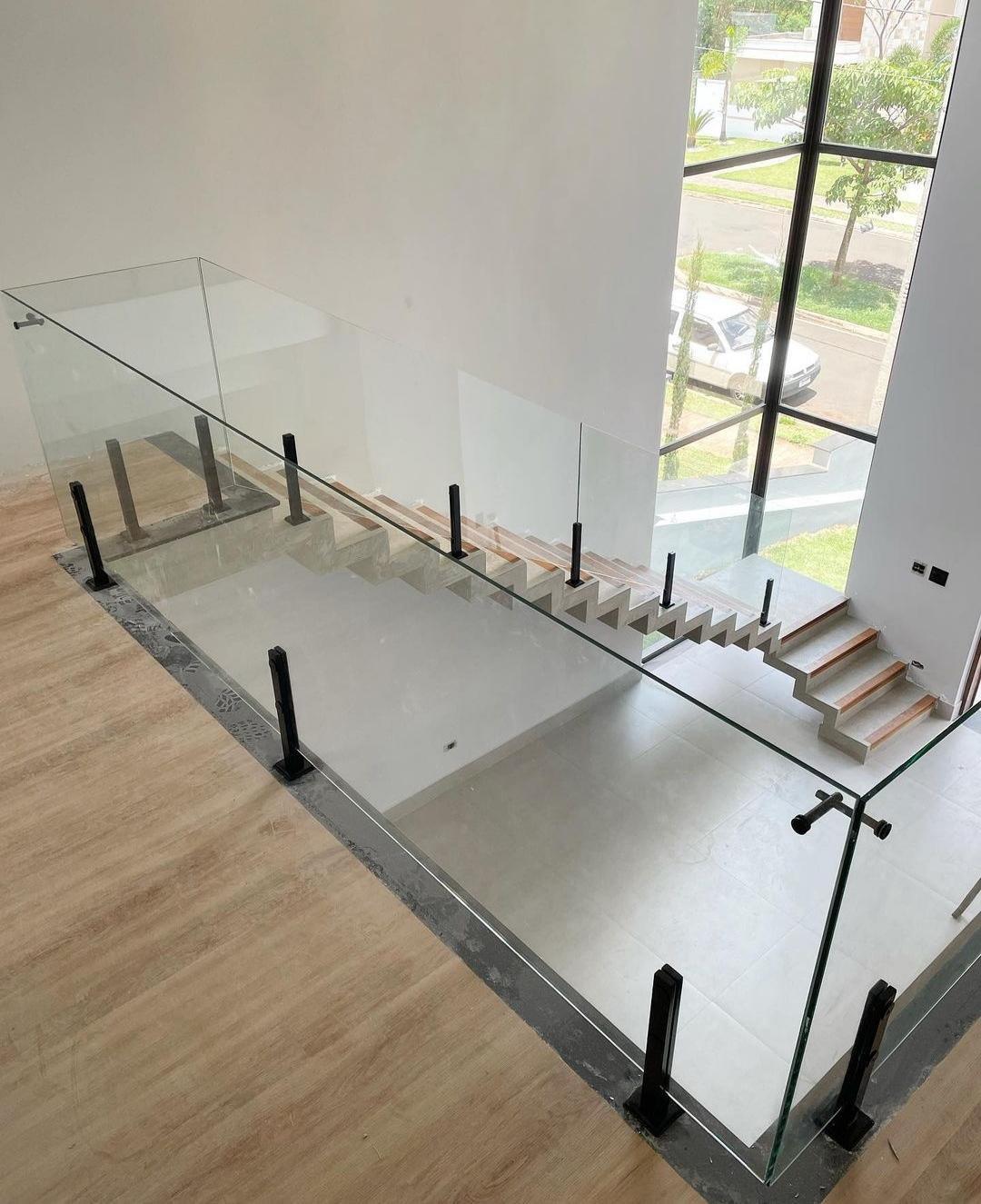 عکس نرده شیشه آذین مهاباد