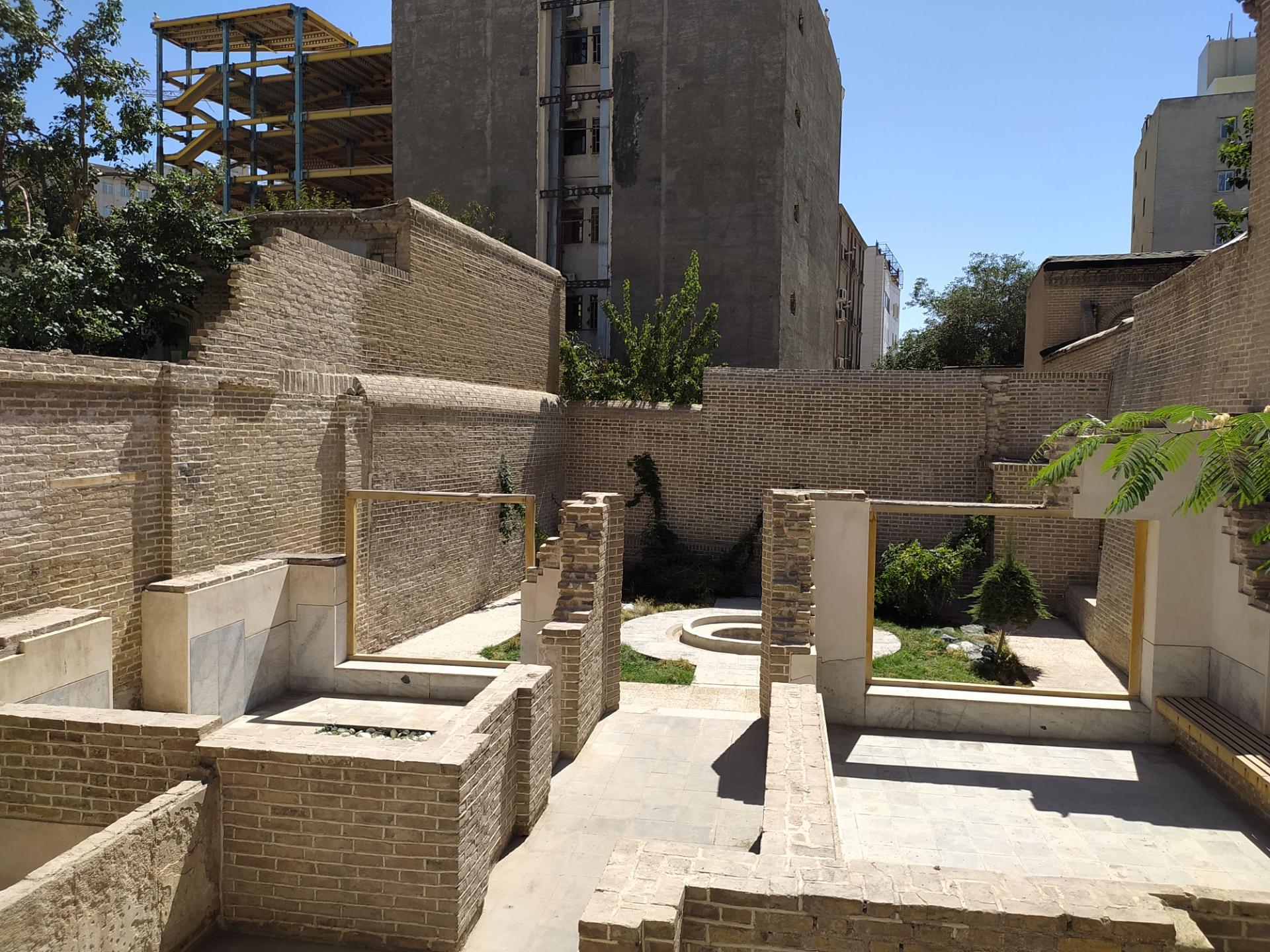 عکس پاتوق باغ حسن خان 