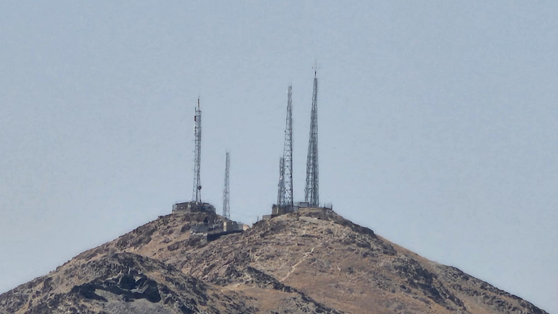 عکس ایستگاه فرستنده رادیویی و تلویزیونی کوه مستوفی اراک