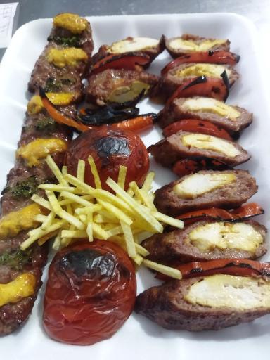 عکس تهیه غذای سجاد