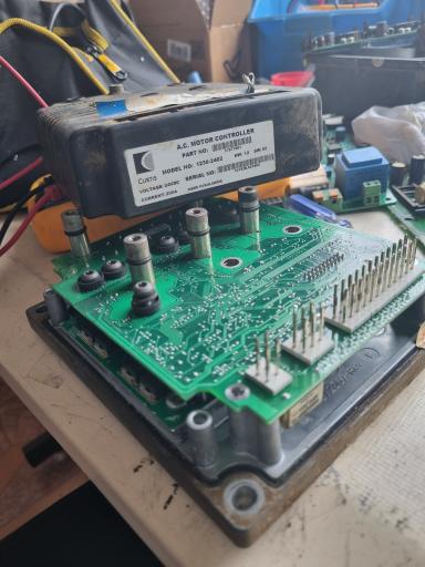 عکس تعمیرگاه لیفتراک حبیبی