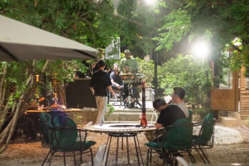 عکس باغ رستوران مذهبی