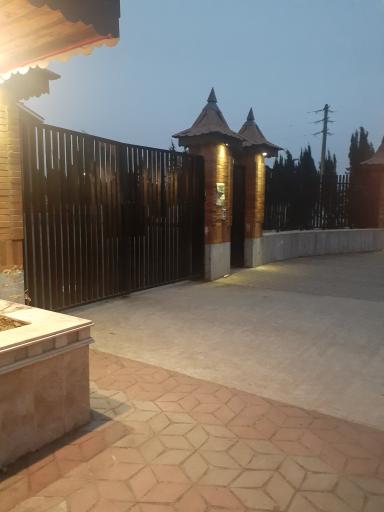 عکس دبستان پسرانه  ی زنده یاد موثق