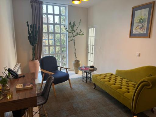 عکس کلینیک روانشناسی ماهانا