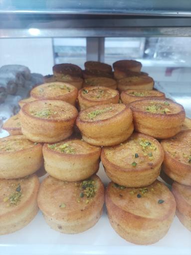 عکس نان و شیرینی دوستان