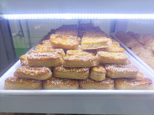 عکس نان و شیرینی دوستان