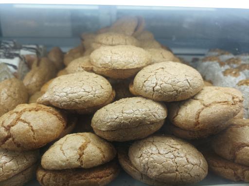 عکس نان و شیرینی دوستان