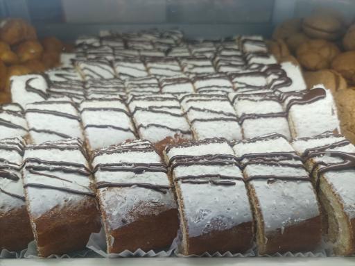 عکس نان و شیرینی دوستان