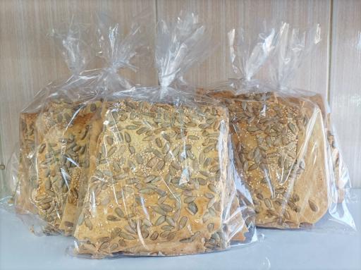 عکس نان و شیرینی دوستان