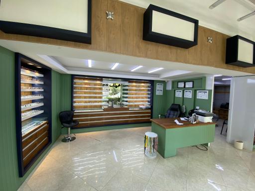 عکس بینایی سنجی و عینک سازی شادرو