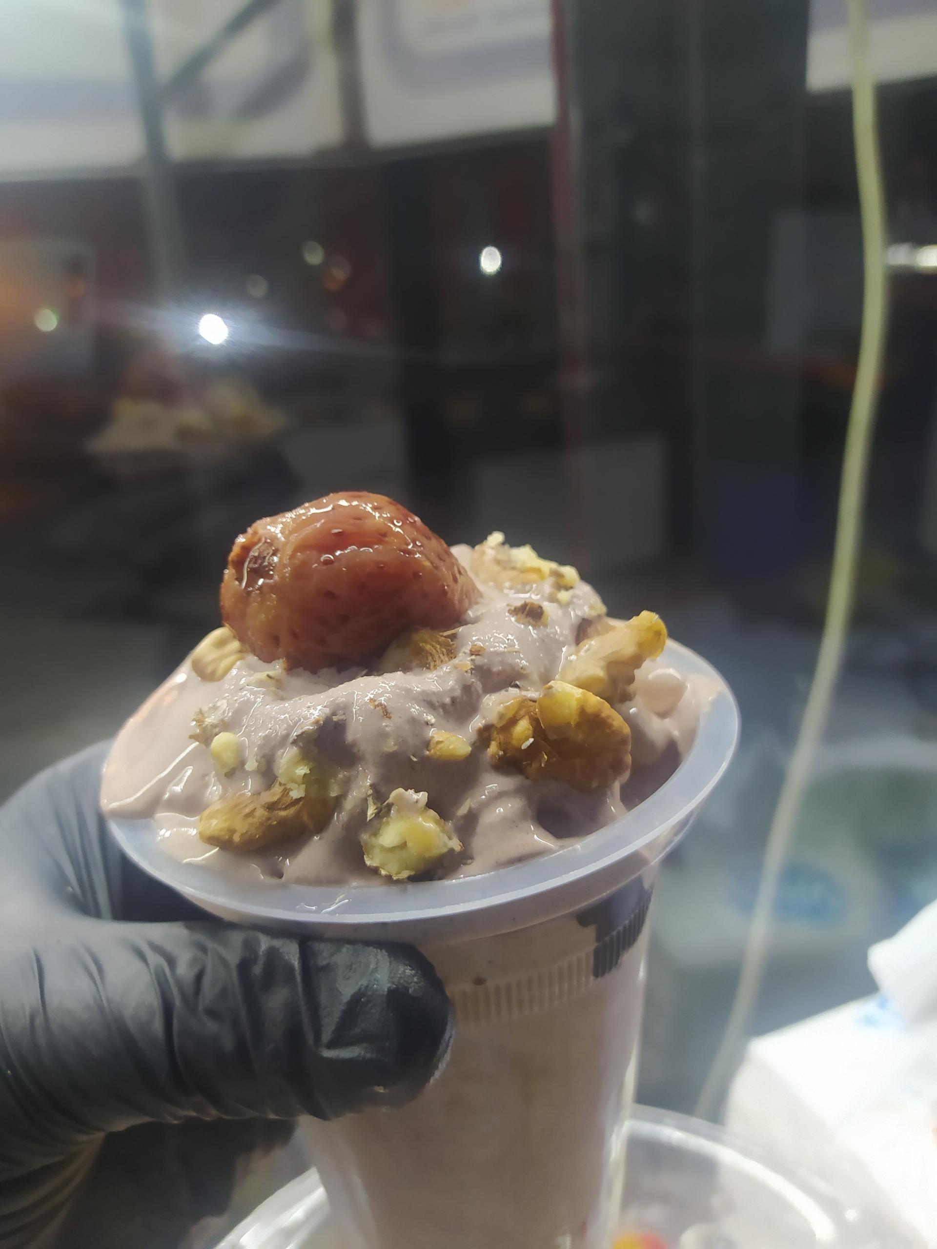 عکس وافل بستنی میرزایی