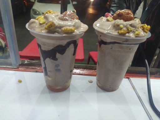 عکس وافل بستنی میرزایی