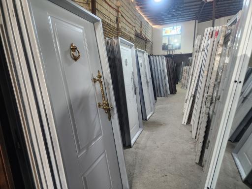 عکس فروشگاه درب و پنجره هنر نوین