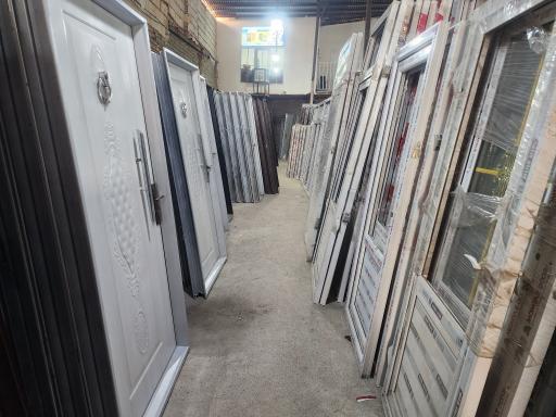 عکس فروشگاه درب و پنجره هنر نوین