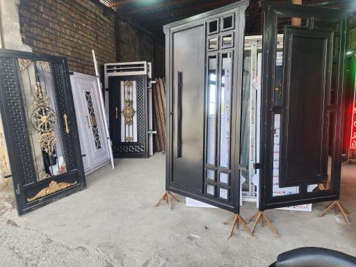 عکس فروشگاه درب و پنجره هنر نوین