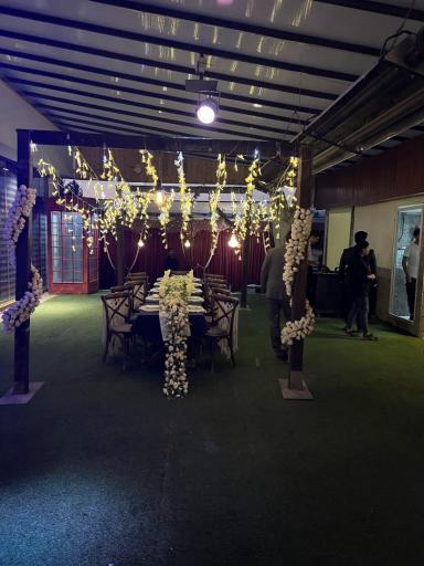 عکس عمارت منصوری