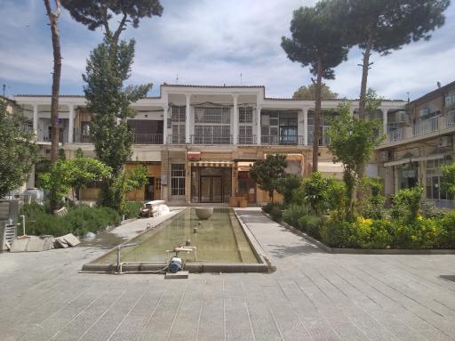 سرای تجاری محمد صادق خان 