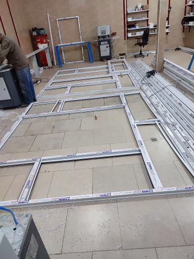 عکس کارگاه ساخت درب و پنچرهUPVC تک