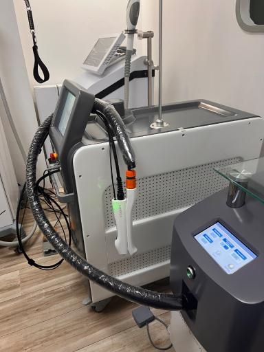 عکس مرکز لیزر لوتوس