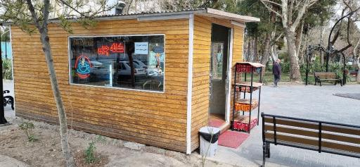 عکس کافه چوبی