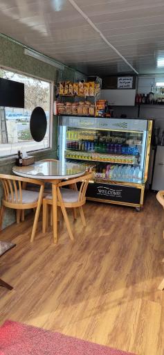 عکس کافه چوبی