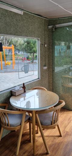 عکس کافه چوبی