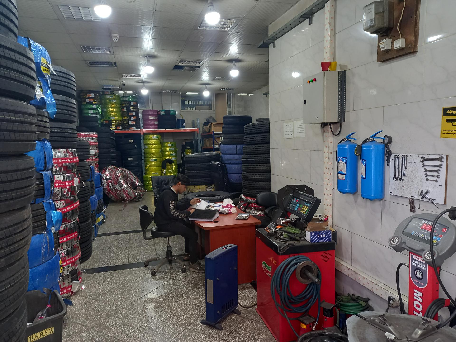 عکس اعتماد تایر پارس