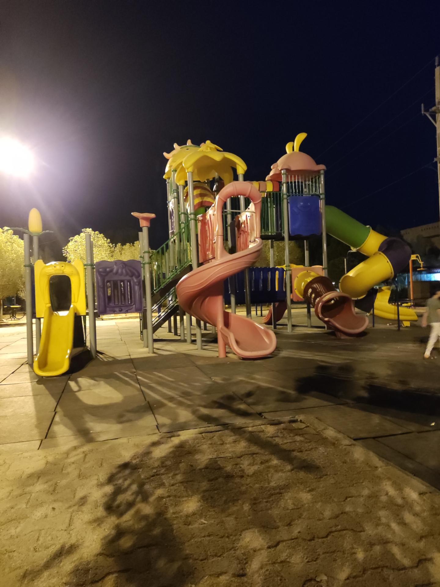 عکس زمین بازی کودکان 