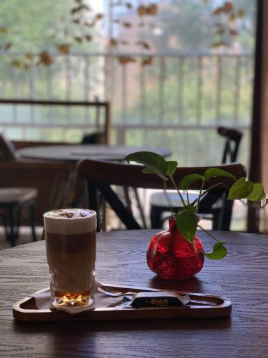 عکس کافه کتاب خورشید 