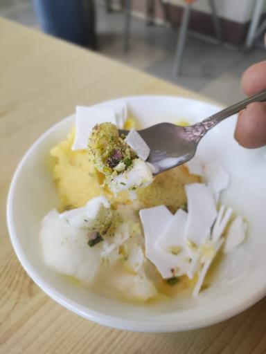 عکس بستنی فروشی حاج ولی ترابی