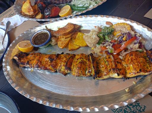 عکس باغ رستوران نرگس