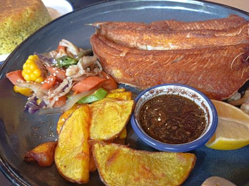 عکس باغ رستوران نرگس