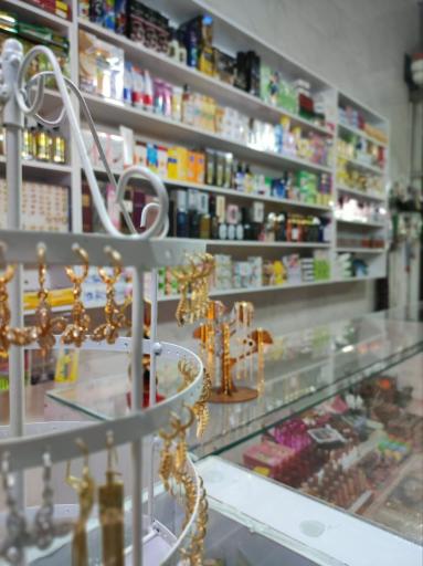 عکس خرازی و لوازم آرایشی ناصر