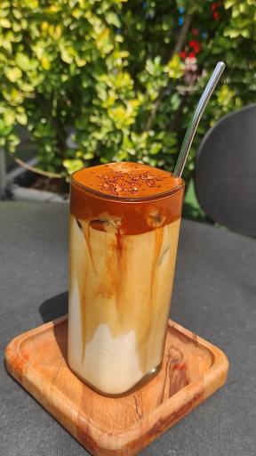 عکس کافه رستوران آرتیست