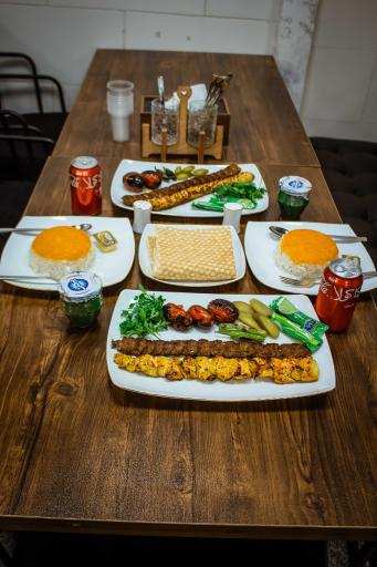 عکس رستوران و تهیه غذای طعم خاص