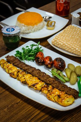 عکس رستوران و تهیه غذای طعم خاص