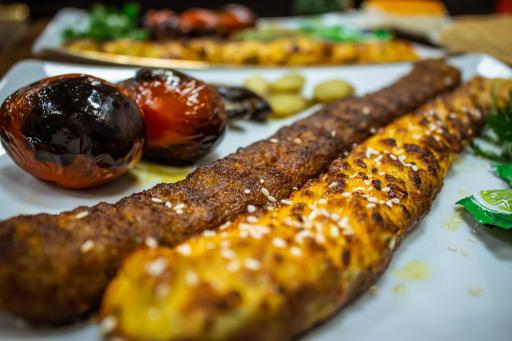 عکس رستوران و تهیه غذای طعم خاص