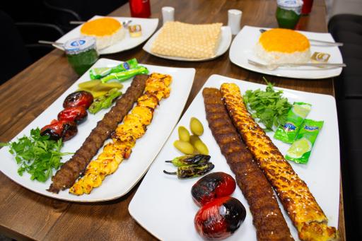 عکس رستوران و تهیه غذای طعم خاص