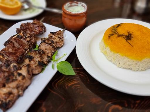 عکس رستوران حاج حسین