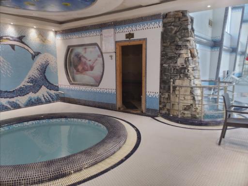 عکس استخر و مجموعه ورزشی آپادانا