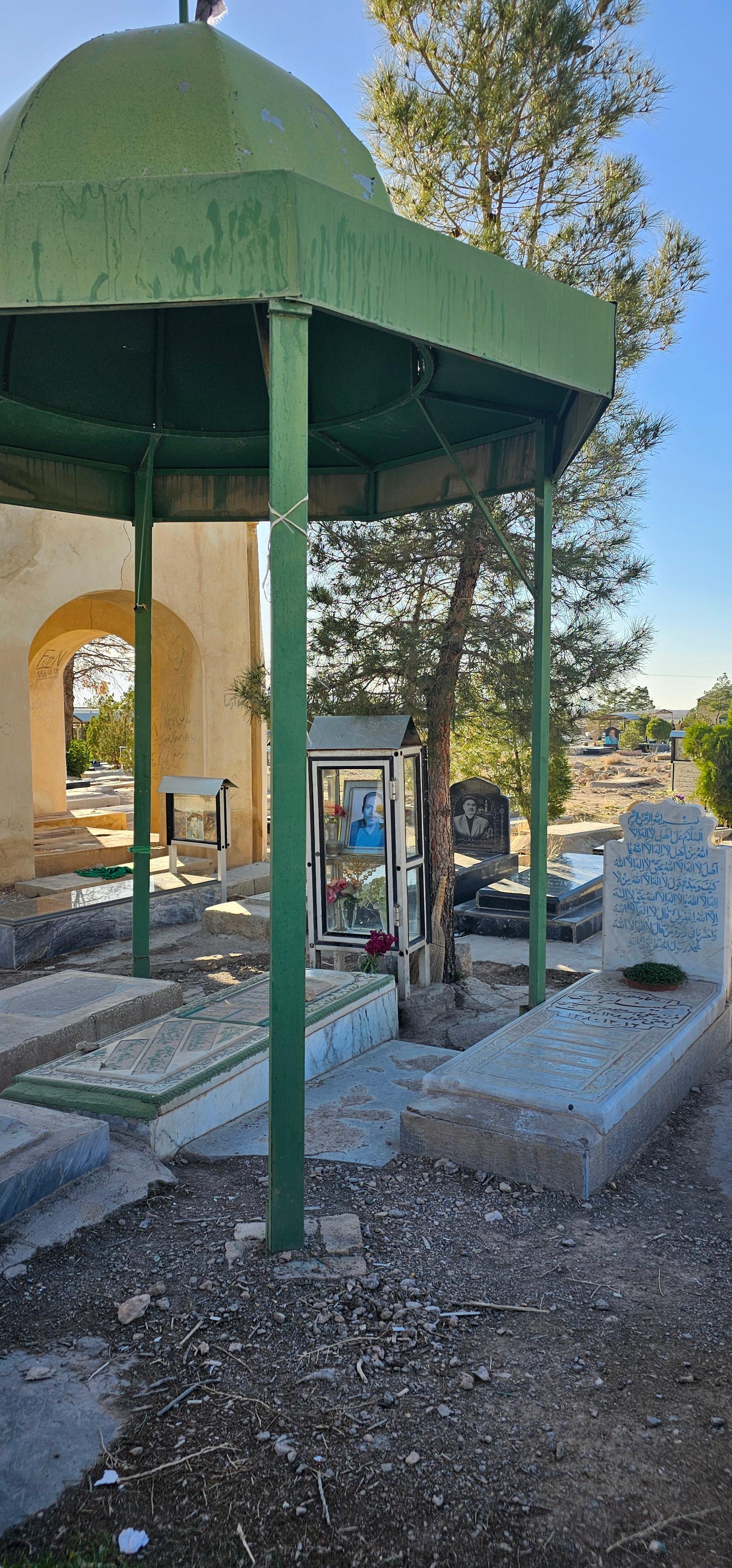 عکس آرامستان قمبوان