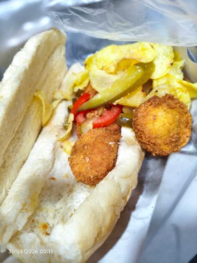 عکس فلافلی هادی یوگا