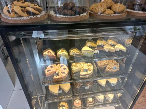 عکس کافه و بوتیک کیک حیدری