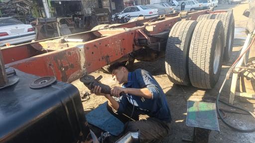 عکس آهنگری و جلوبندی کامیون برادران مرادی