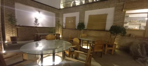 عکس کافه رستوران عمارت کاشف‌السلطنه