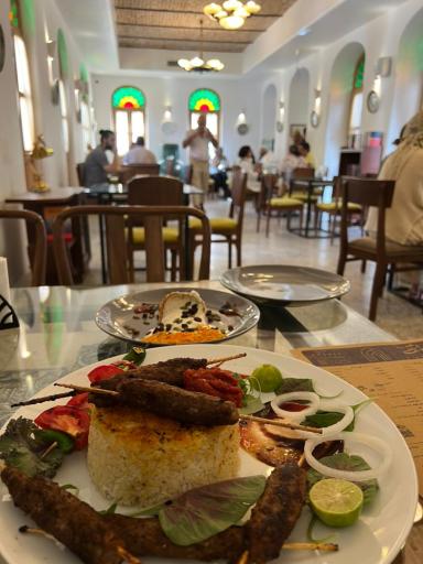 عکس کافه رستوران عمارت کاشف‌السلطنه