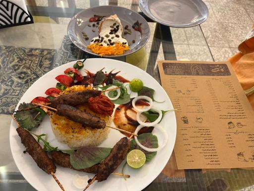 عکس کافه رستوران عمارت کاشف‌السلطنه