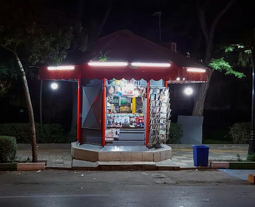 عکس دکه روزنامه فروشی ارشاد